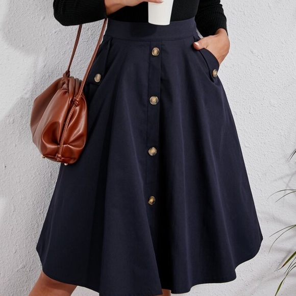 Classic Dark Green Button Detail Pocket Flared Midi Skirt - Picture 7 of 14